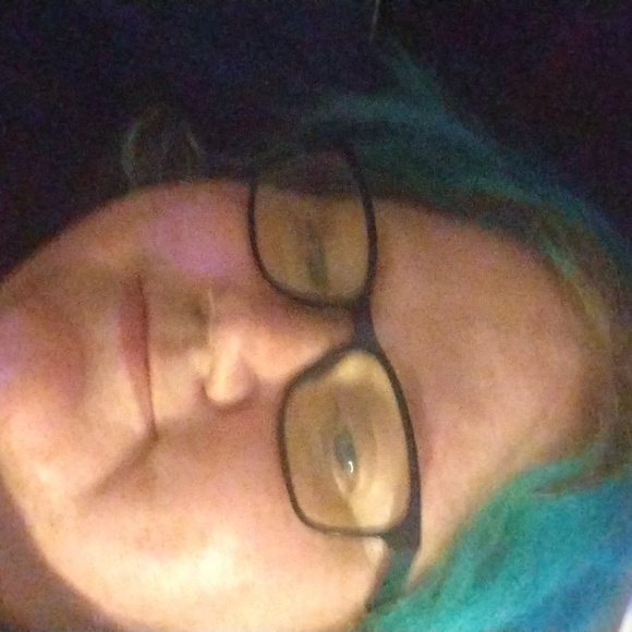 Meet your Posher, Melissa - Picture 3 of 3